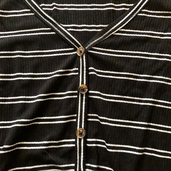 Forever 21 Long Sleeve Crop Top - Picture 2 of 4